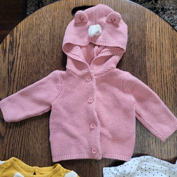 Bundle/Lot of Tops, Bodysuits, Sweater, and Zip Up Jacket Size Girl's 3 Months - Picture 2 of 8